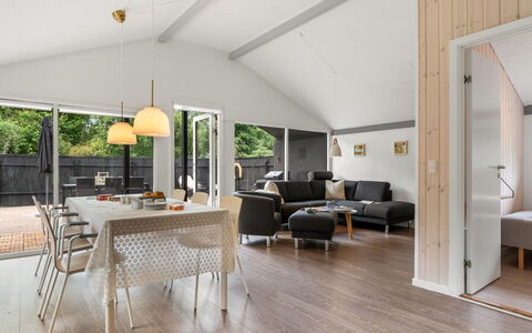Sibyll - 1Km from the Sea: Interior Design, Flooring, Holz, Decke, Möbel, Fussboden, Couch, Wohnzimmer, Holzboden, Küche & Esszimmer Tisch