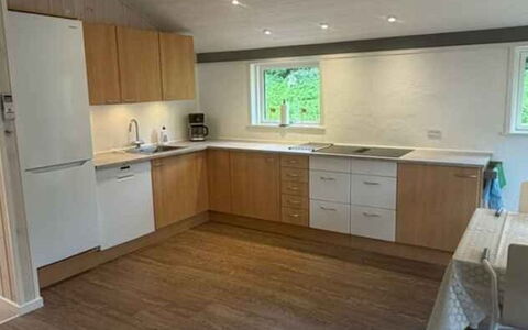 Sibyll - 1Km from the Sea: Flooring, Interior Design, Holz, Fussboden, Countertop, Möbel, Cabinetry, Decke, Küche, Beleuchtung