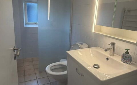 Sibyll - 1Km from the Sea: Bad Sink, Badezimmer, Armatur, Fussboden, Flooring, Sinken, Interior Design, Toilette, Installation, Zapfhahn