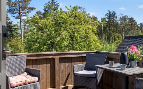 Yorrick - 5Km from the Sea: Holz, Möbel, Gartenmöbel, Veranda, Deck, Hartholz, Stuhl, Holzbeize, Tisch Im Freien, Terrasse