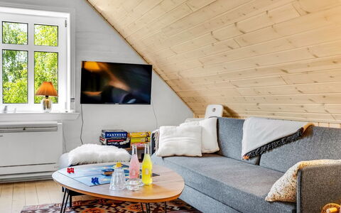 Yorrick - 5Km from the Sea: Möbel, Interior Design, Flooring, Fussboden, Holz, Couch, Zuhause, Wohnzimmer, Holzboden, Zimmer