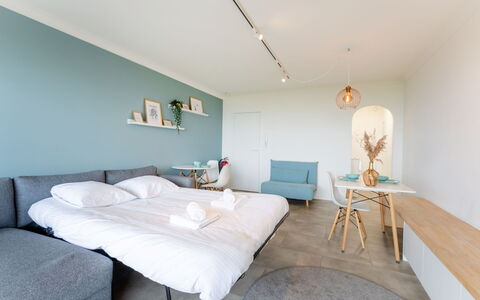 Poseidon: Möbel, Flooring, Fussboden, Interior Design, Holz, Schlafzimmer, Decke, Bett, Zimmer, Holzboden