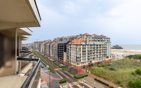 Poseidon: Daytime, Gebäude, Wohnung, Stadtgebiet, Stadt, Wohngebiet, Metropolitan Area, Nachbarschaft, Eigentumswohnung