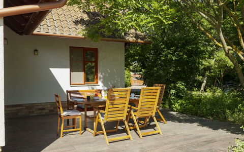 Villa Canela: Holz, Möbel, Gartenmöbel, Holzbeize, Hartholz, Schatten, Stuhl, Hütte, Tisch Im Freien, Veranda