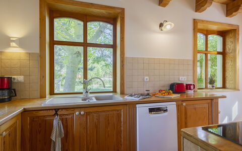 Villa Canela: Holz, Küche, Interior Design, Flooring, Countertop, Cabinetry, Fussboden, Decke, Möbel, Armatur