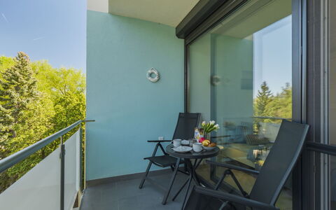 Gárdonyi Garden: Wohnung, Glas, Balkon, Stuhl, Eco Hotel, Hotel