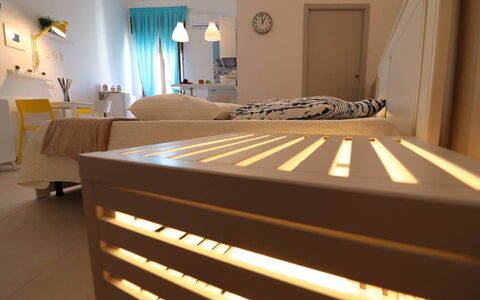 Casa Maya a Otranto: Möbel, Interior Design, Bett, Fussboden, Flooring, Schlafzimmer, Holz, Zimmer, Beleuchtung, Decke