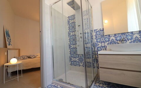 Casa Maya a Otranto: Flooring, Fussboden, Armatur, Interior Design, Badezimmer, Fliese, Zimmer, Installation, Zapfhahn