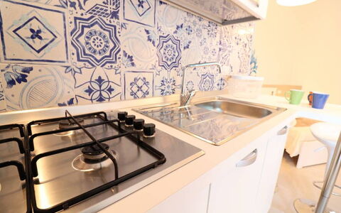 Casa Maya a Otranto: Küche, Küchengerät, Major Appliance, Countertop, Herd, Flooring, Fussboden, Spüle, Gasherd, Interior Design