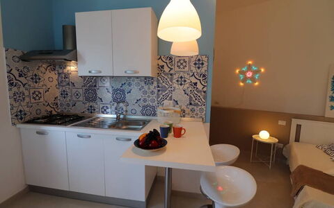 Casa Maya a Otranto: Interior Design, Möbel, Flooring, Fussboden, Zimmer, Küche, Küchengerät, Countertop, Major Appliance, Stuhl