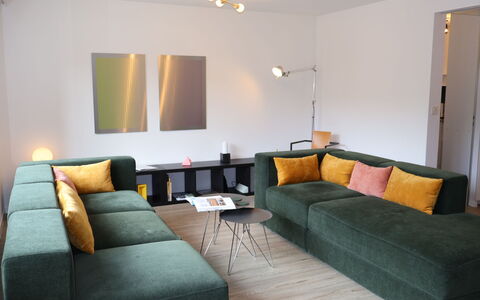 Saphir: Möbel, Interior Design, Couch, Flooring, Fussboden, Wohnzimmer, Zimmer, Zuhause, Wohnung
