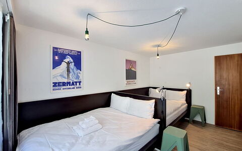 Saphir: Flooring, Fussboden, Interior Design, Schlafzimmer, Möbel, Bett, Decke, Bettrahmen, Bedding, Wohnung