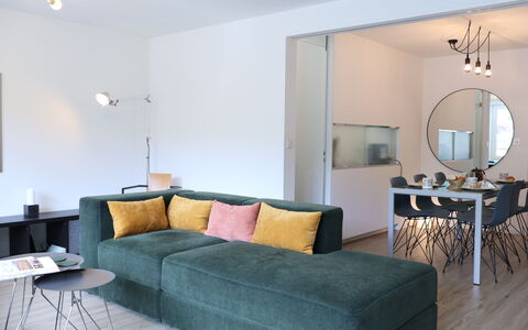 Saphir: Möbel, Interior Design, Couch, Flooring, Fussboden, Wand, Wohnzimmer, Zimmer, Holz, Wohnung