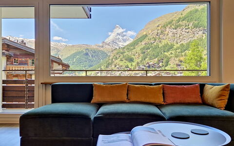 Saphir: Möbel, Couch, Interior Design, Gebirge, Fussboden, Wohnzimmer, Alpen, Komfort, Grat