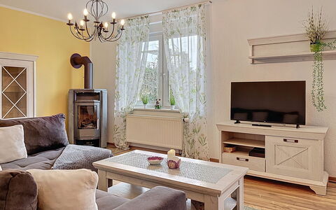Ankerplatz: Möbel, Interior Design, Flooring, Fussboden, Zimmer, Holz, Fernsehen, Wohnzimmer, Holzboden, Tabelle