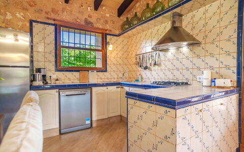 Casa Geranios: Flooring, Fussboden, Interior Design, Fliese, Küche, Decke, Zimmer, Holzbeize, Countertop, Mosaik