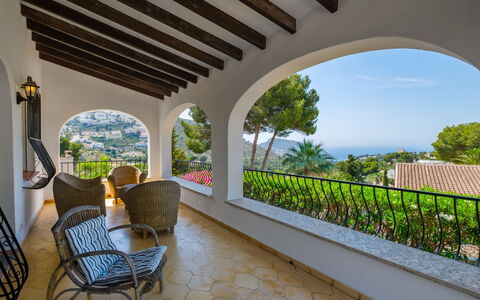 Blake: Zuhause, Villa, Estate, Balkon, Resort, Eco Hotel, Zimmerpflanze, Hazienda, Villa