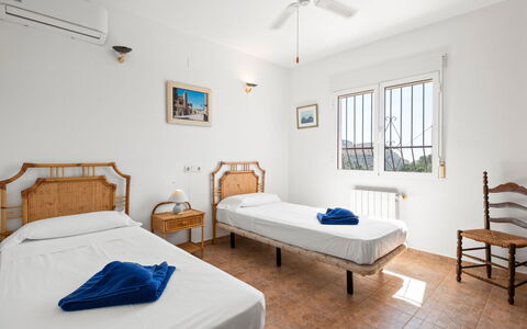 Blake: Möbel, Wohnung, Bettrahmen, Schlafzimmer, Bett, Hotel, Bedding, Wohnheim, Matratze, Herberge
