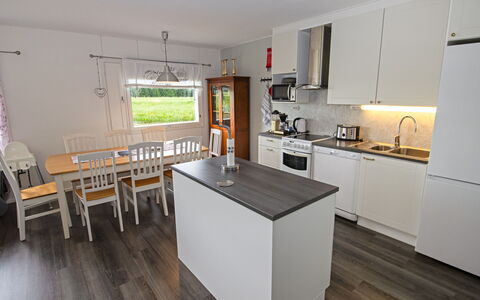 Koto: Flooring, Küche, Holz, Möbel, Holzboden, Countertop, Fussboden, Interior Design, Cabinetry, Küchengerät