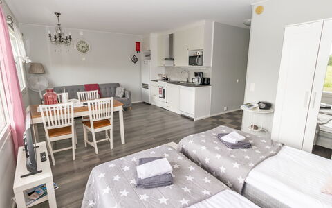 Tupa: Interior Design, Wohnung, Balkon, Hartholz, Holzbeize, Holzboden, Geländer, Daylighting, Hotel, Penthouse
