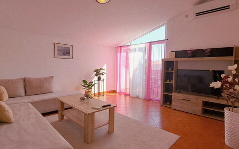 Kristalis: Interior Design, Möbel, Flooring, Fussboden, Couch, Decke, Zimmer, Wohnzimmer, Zuhause