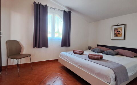 Kristalis: Interior Design, Möbel, Fussboden, Flooring, Zuhause, Zimmer, Bett, Decke, Schlafzimmer, Bettrahmen