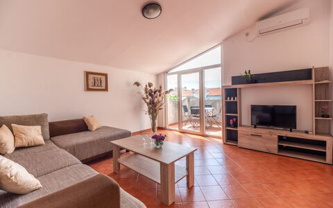 Kristalis: Interior Design, Wohnung, Balkon, Hartholz, Holzbeize, Holzboden, Geländer, Daylighting, Hotel, Penthouse
