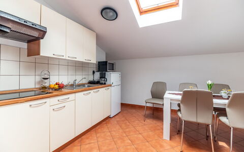 Kristalis: Interior Design, Wohnung, Balkon, Hartholz, Holzbeize, Holzboden, Geländer, Daylighting, Hotel, Penthouse