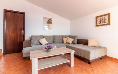 Kristalis: Interior Design, Wohnung, Balkon, Hartholz, Holzbeize, Holzboden, Geländer, Daylighting, Hotel, Penthouse