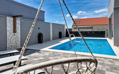 Exotic: Interior Design, Wohnung, Balkon, Hartholz, Holzbeize, Holzboden, Geländer, Daylighting, Hotel, Penthouse