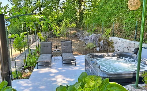 Orba: Garten, Strauch, \Fels, Möbel, Gartenmöbel, Hinterhof, Blumentopf, Stuhl, Landscaping