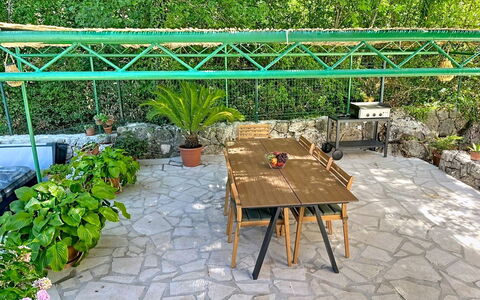 Orba: Garten, Schatten, Blumentopf, Flagstone, Gartenmöbel, Eco Hotel, Landscaping, Resort, Outdoor Struktur