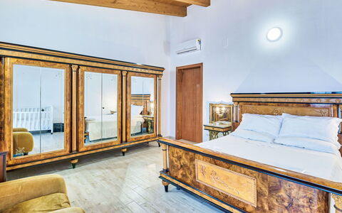 La Casa del Vino: Interior Design, Wohnung, Balkon, Hartholz, Holzbeize, Holzboden, Geländer, Daylighting, Hotel, Penthouse