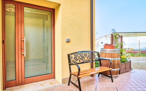La Casa del Vino: Wand, Holz, Interior Design, Tür, Flooring, Fussboden, Home Door, Holzbeize, Blumentopf, Hartholz