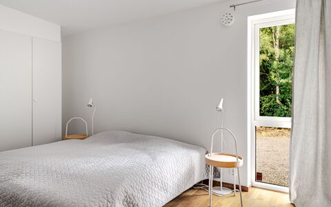 Paradiset 2: Möbel, Flooring, Fussboden, Interior Design, Schlafzimmer, Bett, Wand, Holzboden, Holz, Bettdecke