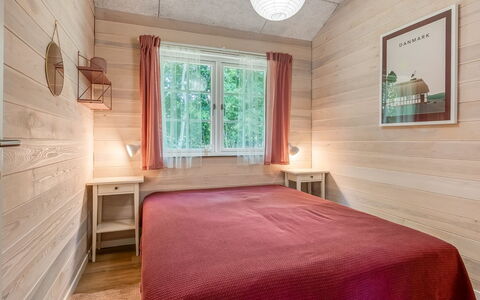 Fridel - 400M from the Sea: Holz, Flooring, Fussboden, Interior Design, Decke, Schlafzimmer, Zuhause, Zimmer, Holzboden, Bett