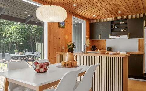 Ritte - from the Sea: Möbel, Interior Design, Holz, Flooring, Decke, Küche, Light Fixture, Tabelle, Countertop, Beleuchtung