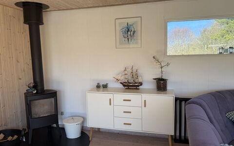 Haley - 380M from the Sea: Flooring, Holz, Interior Design, Fussboden, Möbel, Beleuchtung, Zimmer, Haushaltsgerät, Holzboden, Holzbeize