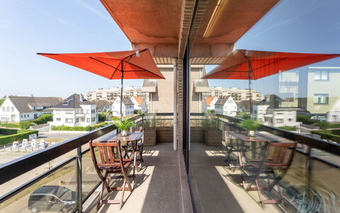 Zandstuyver Close by the Sea: Wohnung, Wohngebiet, Urban Design, Verbundwerkstoff, Balkon, Eigentumswohnung, Schatten, Zimmerpflanze, Blumentopf, Daylighting