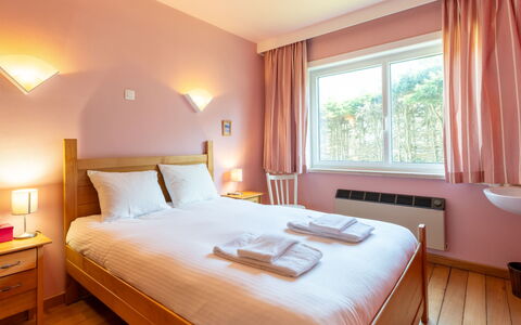 Zandstuyver with Balcony: Bett, Schlafzimmer, Bettdecke, Bedding, Interior Design, Wand, Holz, Decke, Linens, Bettrahmen