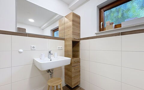 Sonne: Flooring, Wand, Interior Design, Holz, Armatur, Fussboden, Badezimmer, Bad Sink, Zapfhahn, Sinken