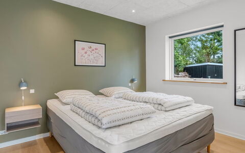 Aischa - 1.5Km from the Sea: Interior Design, Flooring, Schlafzimmer, Decke, Fussboden, Bett, Möbel, Zimmer, Bedding, Bettrahmen