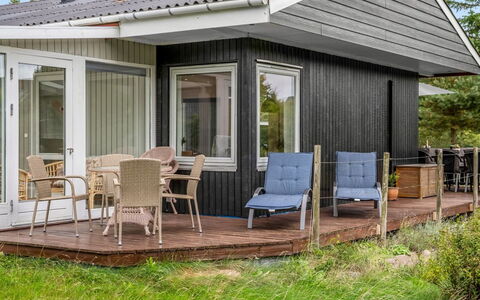 Aischa - 1.5Km from the Sea: Holz, Haus, Veranda, Zuhause, Hütte, Dach, Die Architektur, Abstellgleis, Tür