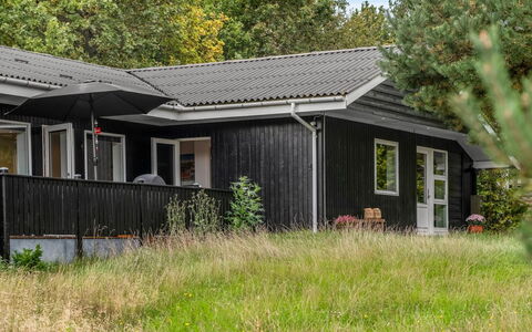 Aischa - 1.5Km from the Sea: Gebäude, Haus, Holz, Dach, Zuhause, Wohngebiet, Abstellgleis, Die Architektur, Hütte, Strauch