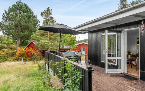 Aischa - 1.5Km from the Sea: Haus, Zuhause, Dach, Strauch, Hütte, Veranda, Abstellgleis, Grundstueck, Garten, Deck