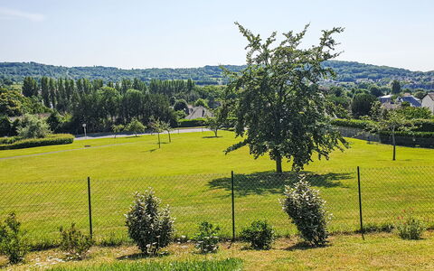 Les Ducs de Normandie: Himmel, Blau, Baum, Grün, Gras, Natur, Natürlichen Umgebung, Blatt, Ast, Vegetation
