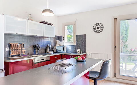 Claudel: Küche, Möbel, Countertop, Küchengerät, Interior Design, Cabinetry, Flooring, Major Appliance, Decke, Fussboden