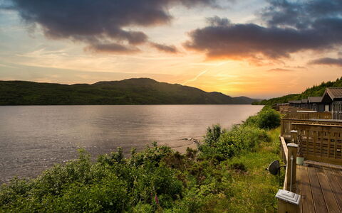 Loch Ness Hamptons Lodge: Wasser, Gewässer, Natürliche Landschaft, Hügel, Hochland, Wolke, Bank, Wasserweg, See, Wasserlauf