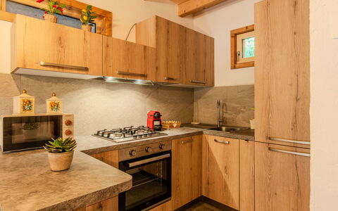 Sorico Albonico 697: Küche, Holz, Interior Design, Flooring, Countertop, Küchengerät, Major Appliance, Möbel, Cabinetry, Fussboden