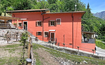 Sorico Albonico 697: Resort, Schwimmbad, Estate, Schatten, Landscaping, Eco Hotel, Hotel, Villa